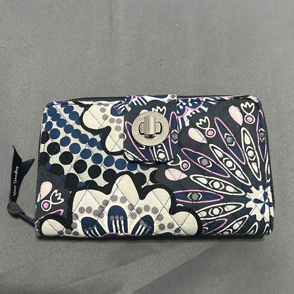NWOT Vera Bradley Turnlock Wallet